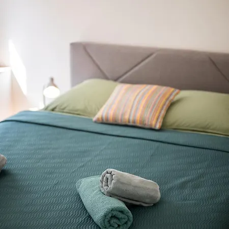 Spacious In Port Of شقة *