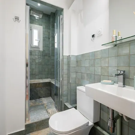 Spacious In Port Of نيس
