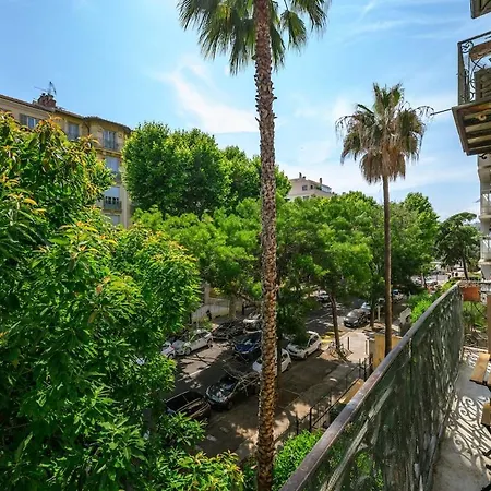 Spacious In Port Of نيس